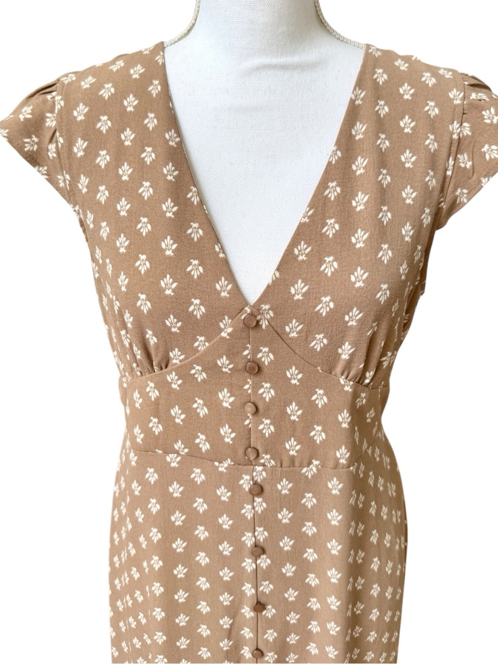 Monteau V-Neck Flutter Sleeves Tan Floral Patterned Maxi Dress Size L Like New - Picture 3 of 11